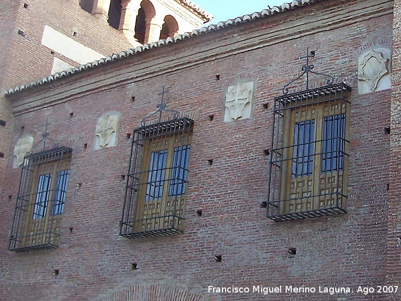 Palacio de Peñaflor - Palacio de Peñaflor. Escudos