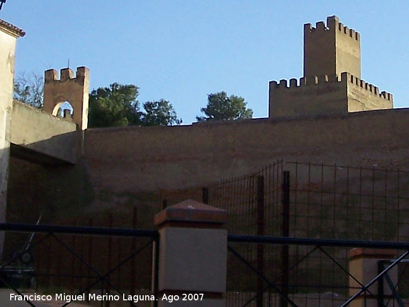 Alcazaba de Guadix - Alcazaba de Guadix. Acceso a la Alcazaba desde el Convento de San Agustín