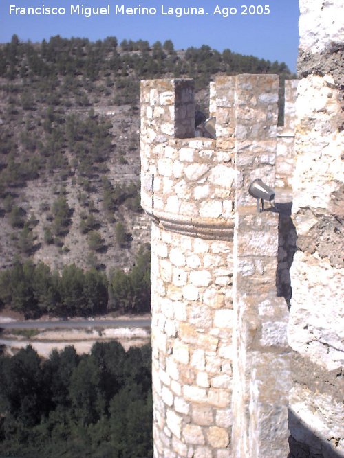 Castillo de Alcalá del Jucar - Castillo de Alcalá del Jucar. Torreón circular esquinero de la Torre del Homenaje