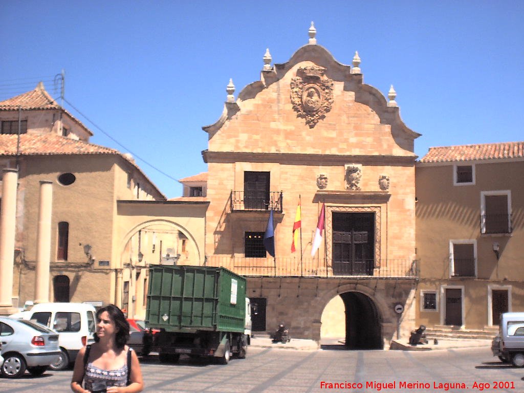 Plaza de La Mancha - Plaza de La Mancha. Ayuntamiento y cañones