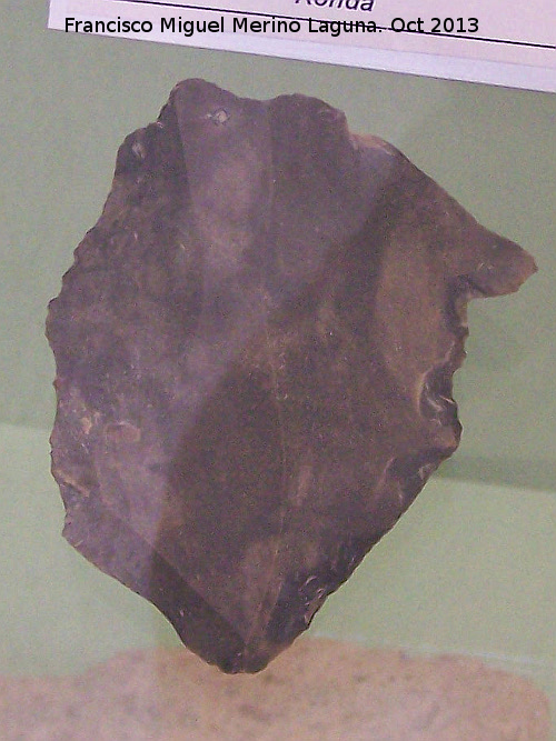 Historia de Ronda - Historia de Ronda. Lasca de sílex. Museo Colegio San Antonio de Padua - Martos