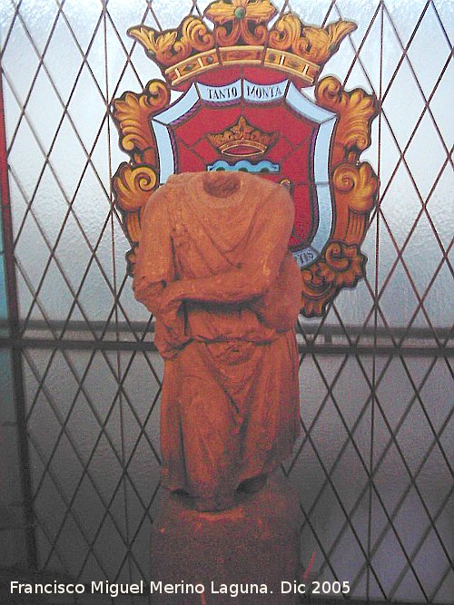 Ayuntamiento de Ronda - Ayuntamiento de Ronda. Estatua romana en las escaleras