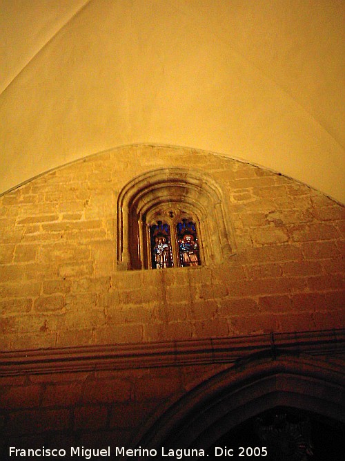 Colegiata Santa María la Mayor - Colegiata Santa María la Mayor. Ventana gótica con parteluz