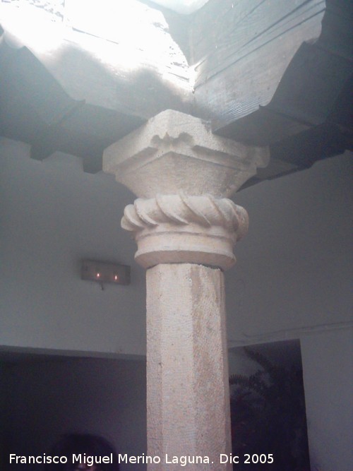 Palacio de Mondragón - Palacio de Mondragón. Capitel