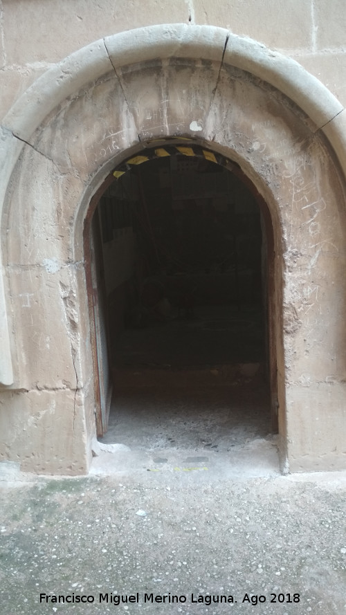 Basílica de Santa María - Basílica de Santa María. Puerta de la torre a los tejados