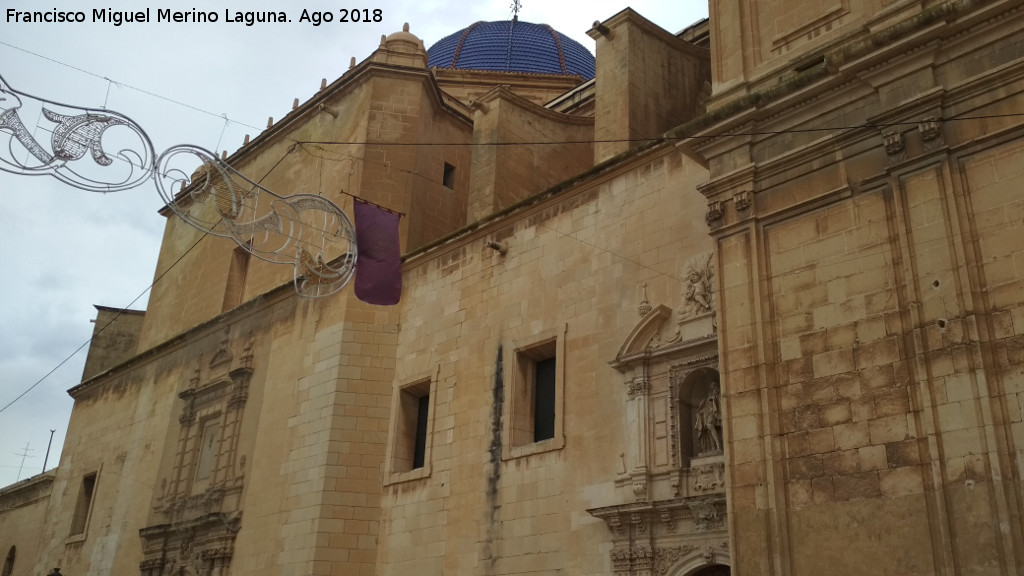 Basílica de Santa María - Basílica de Santa María. Lateral