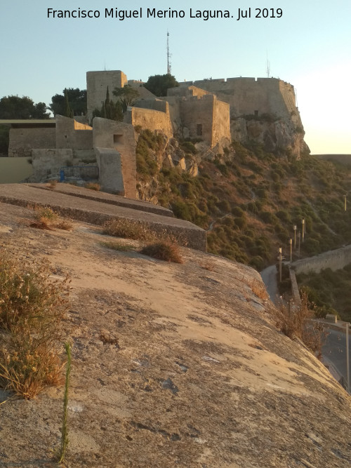 Castillo de Santa Bárbara - Castillo de Santa Bárbara. Desde el Baluarte del Rey