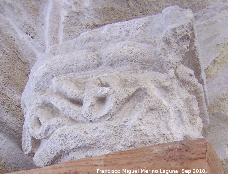 La Mota. Casas del Cabildo - La Mota. Casas del Cabildo. Capitel enlazado siglos XV-XVI