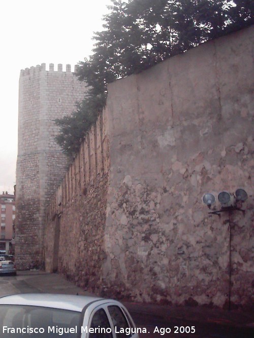 Muralla de Teruel - Muralla de Teruel. Al fondo el Torreón Lombardera