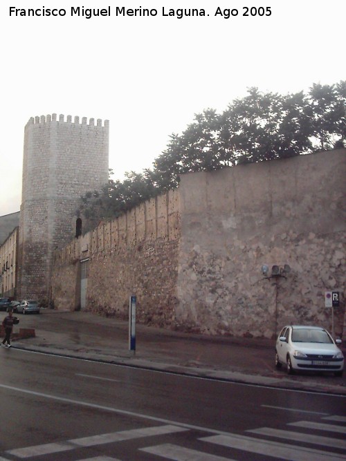 Muralla de Teruel - Muralla de Teruel. Al fondo el Torreón Lombardera