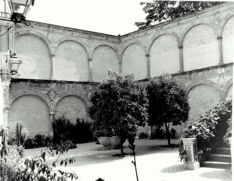 Palacio de los marqueses del Puente de la Virgen - Palacio de los marqueses del Puente de la Virgen. Foto antigua. Patio que está actualmente en Espeluy