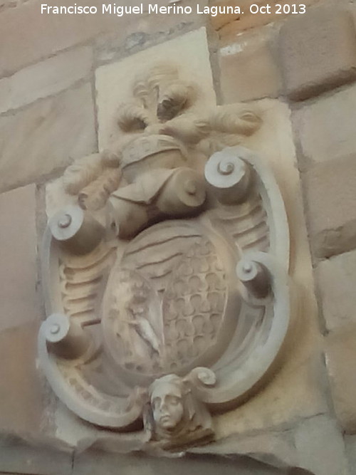 Palacio de los Pérez de Vargas - Palacio de los Pérez de Vargas. Escudo derecho