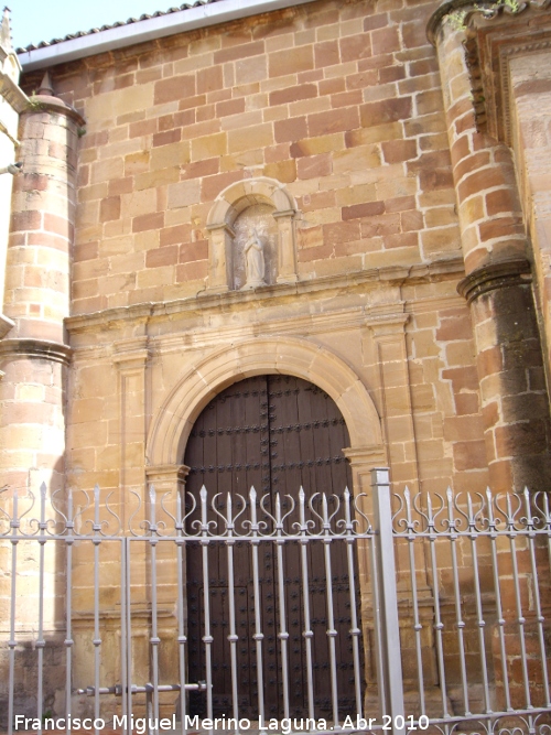 Iglesia de Santa María - Iglesia de Santa María. Portada lateral