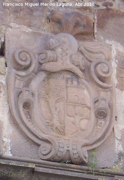 Iglesia de Santa María - Iglesia de Santa María. Escudo de la ventana lateral