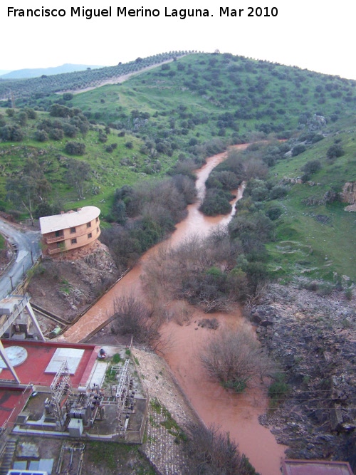 Pantano del Guadaln - Pantano del Guadaln. Ro Guadaln a la salida de la presa