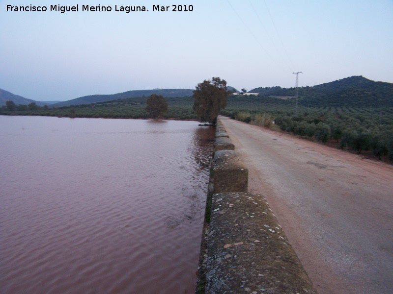 Pantano del Guadalén - Pantano del Guadalén. Pantano hasta la carretera