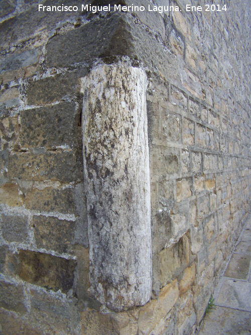 Catedral de Baeza. Torre - Catedral de Baeza. Torre. Columna de mármol reutilizada