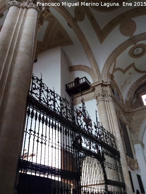 Catedral de Baeza. Torre - Catedral de Baeza. Torre. Balcón alto al interior de la catedral