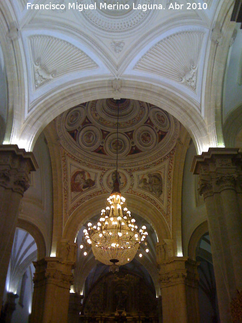 Catedral de Baeza. Interior - Catedral de Baeza. Interior. Lámpara