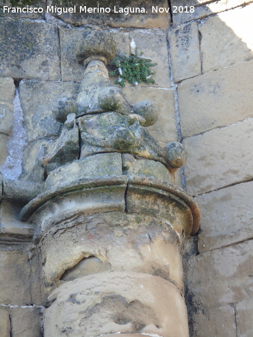 Arco de Villalar y Puerta de Jaén - Arco de Villalar y Puerta de Jaén. Coronación de Columna