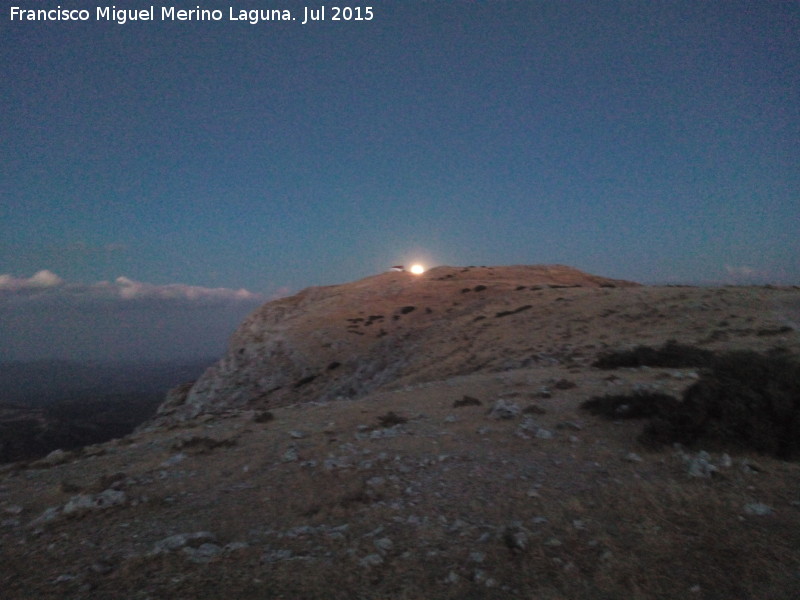 Peña del Altar - Peña del Altar. Saliendo la Super Luna