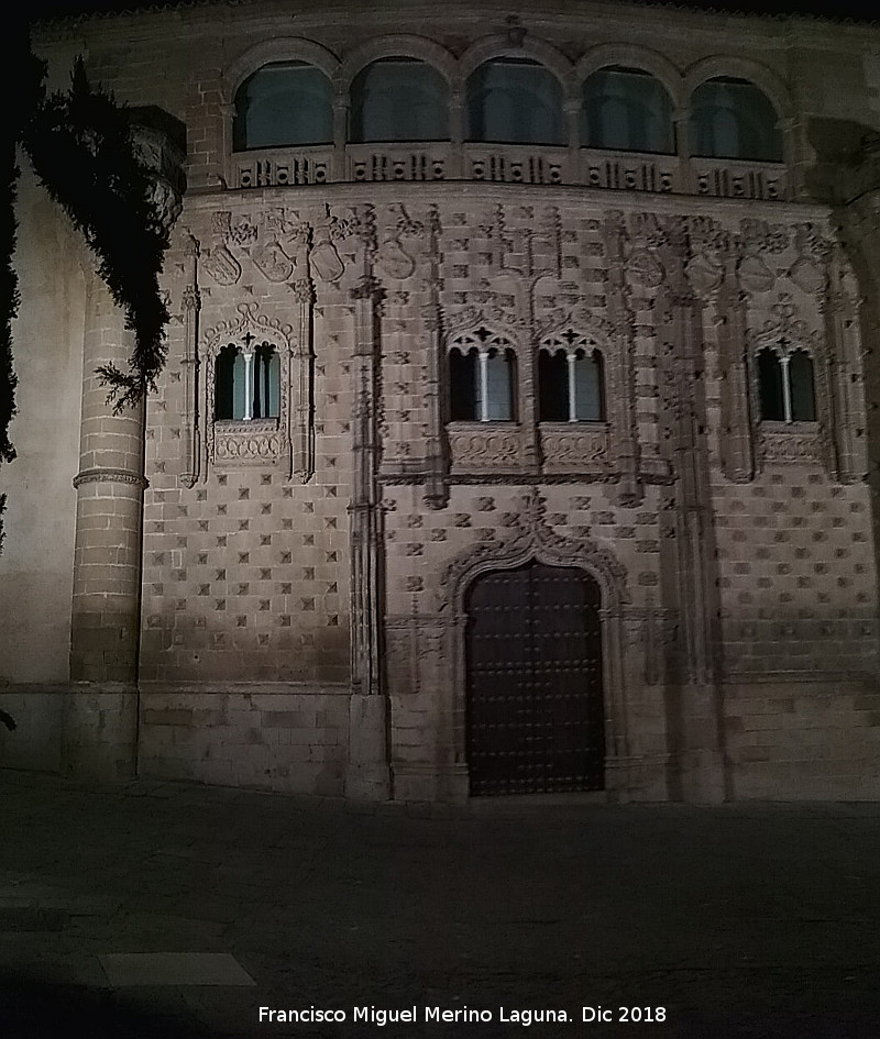Palacio de Jabalquinto - Palacio de Jabalquinto. De noche