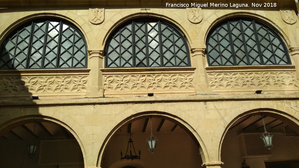 Palacio fortaleza de los Sánchez Valenzuela - Palacio fortaleza de los Sánchez Valenzuela. Galerías del patio
