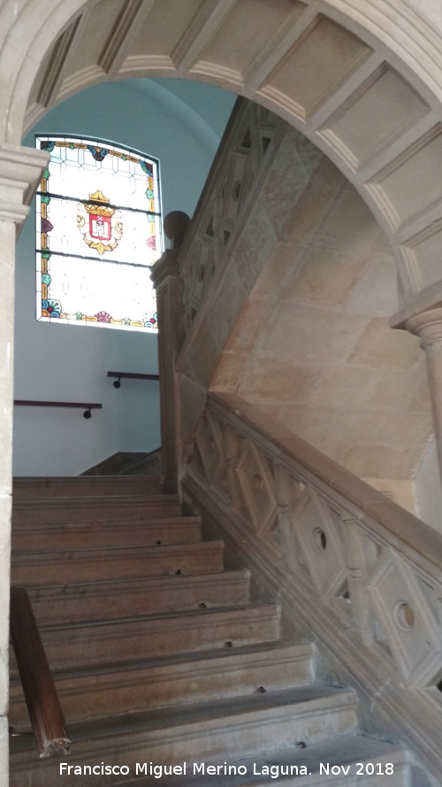 Palacio fortaleza de los Sánchez Valenzuela - Palacio fortaleza de los Sánchez Valenzuela. Escaleras del patio