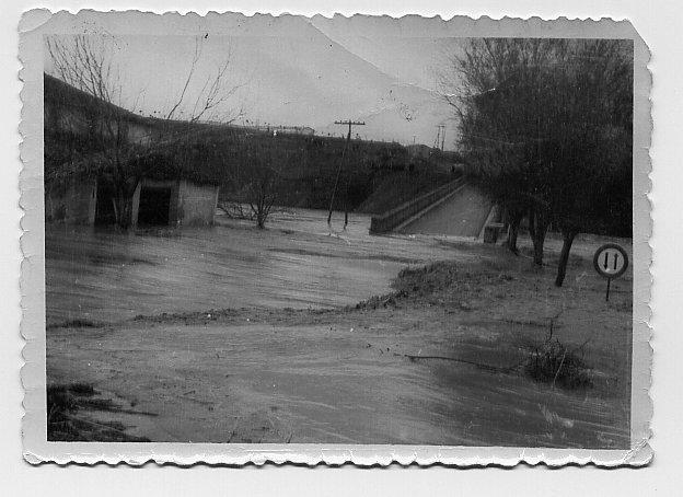 Puente del Obispo - Puente del Obispo. Riada del Guadalaquivir de 1963. Fotografía propiedad de D. Sebastian Rivera Leiva