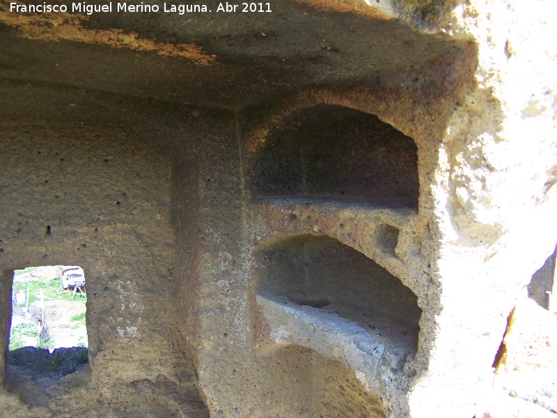 Necrópolis de la Cueva de la Vía Sacra - Necrópolis de la Cueva de la Vía Sacra. Nichos