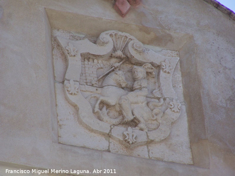 Palacio de la Calle San Pedro nº 23 - Palacio de la Calle San Pedro nº 23. Escudo superior