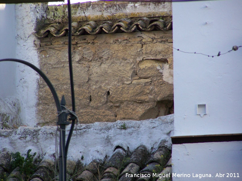 Muralla - Muralla. Restos entre las casas
