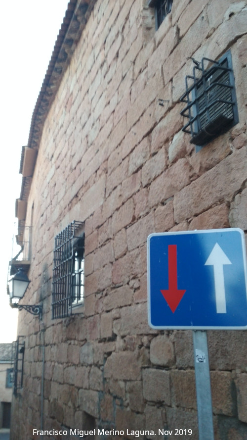 Palacio de los Guzmanes - Palacio de los Guzmanes. Lateral de la muralla