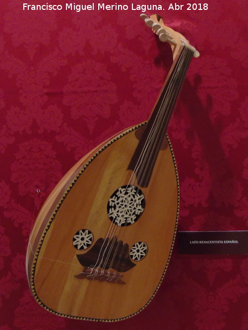 Laúd - Laúd. Laúd renacentista. Exposición Palacio Episcopal Salamanca