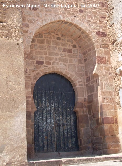 Castillo de Baños de la Encina - Castillo de Baños de la Encina. Puerta principal