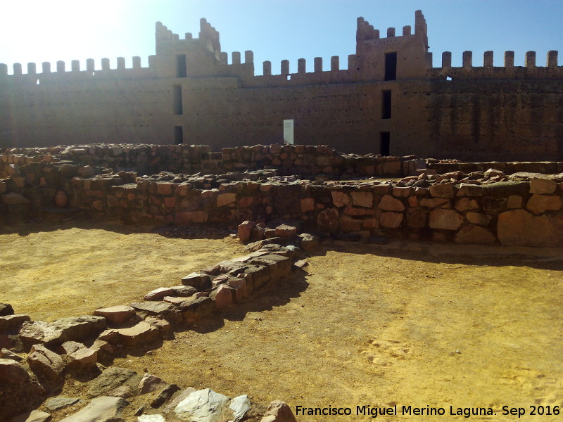 Castillo de Baños de la Encina - Castillo de Baños de la Encina. 