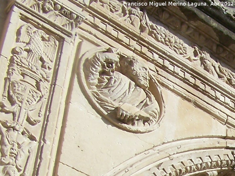 Iglesia de Santiago Apóstol - Iglesia de Santiago Apóstol. Tondo izquierdo