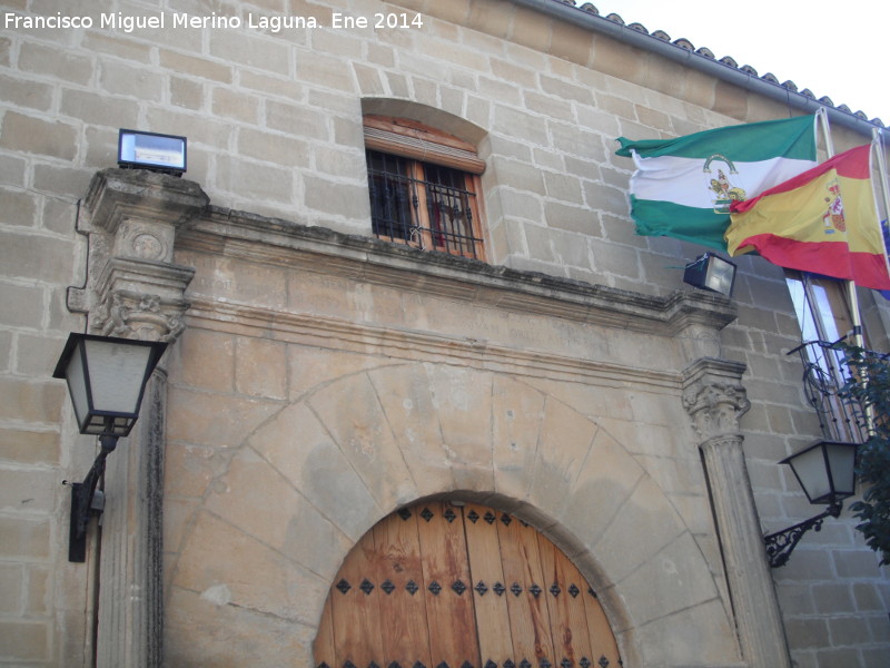 Ayuntamiento de Begíjar - Ayuntamiento de Begíjar. Arco e inscripción