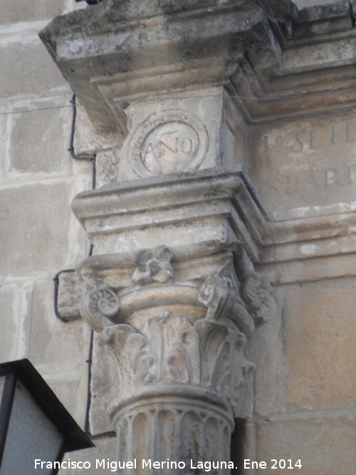 Ayuntamiento de Begíjar - Ayuntamiento de Begíjar. Capitel izquierdo