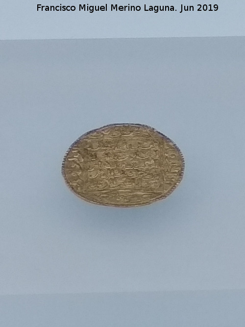 Almohades - Almohades. Dobla almohade de oro, siglo XI. Museo Arqueológico de Granada