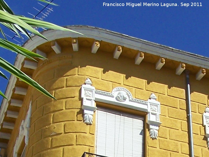 Casa de la Plaza Veintiocho de Febrero nº 4 - Casa de la Plaza Veintiocho de Febrero nº 4. Canecillos