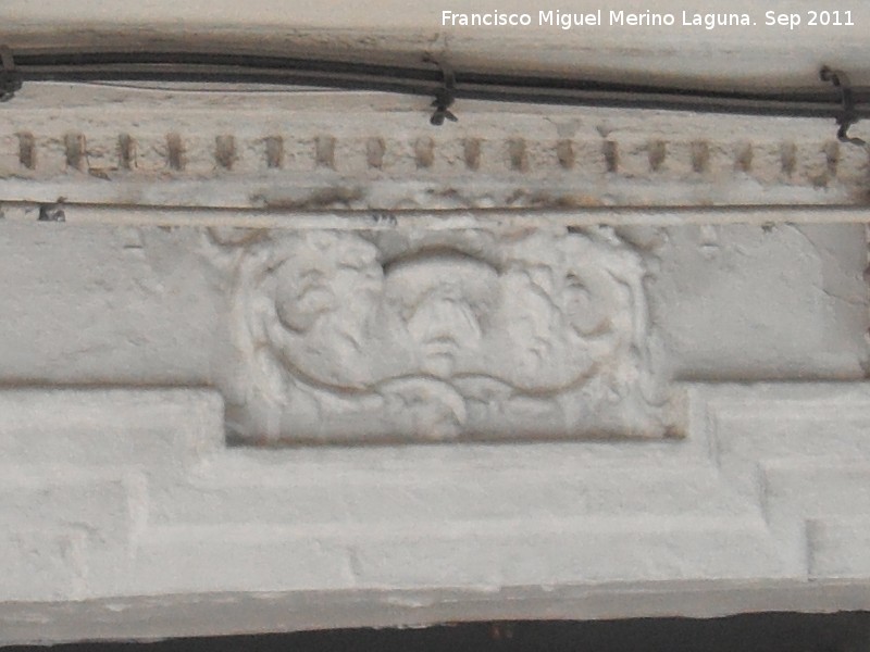 Casa de la Calle Arco Puerta de Granada nº 10 - Casa de la Calle Arco Puerta de Granada nº 10. Relieve decorativo