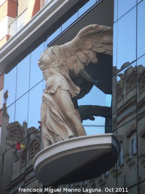 Edificio de la Calle Canalejas nº 4 - Edificio de la Calle Canalejas nº 4. Estatua
