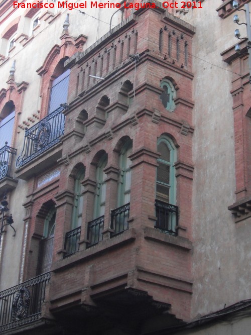 Edificio de la Calle Canalejas nº 7 - Edificio de la Calle Canalejas nº 7. Balcón cerrado