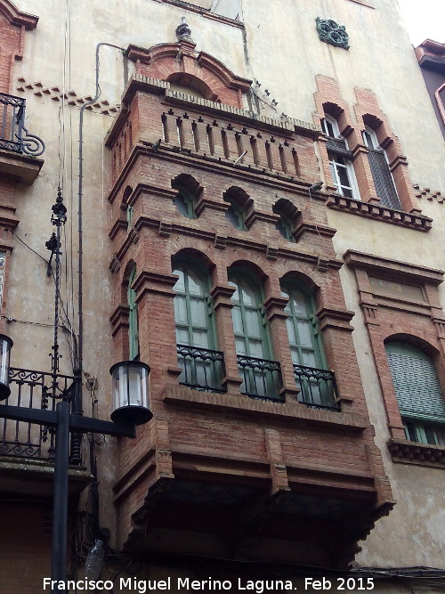 Edificio de la Calle Canalejas nº 7 - Edificio de la Calle Canalejas nº 7. Balcón cerrado