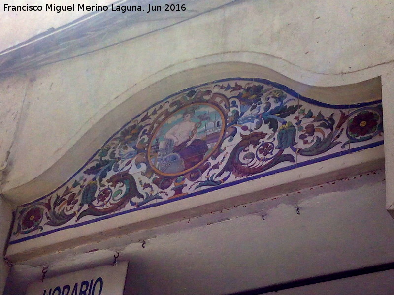 Edificio de la Calle Canalejas nº 7 - Edificio de la Calle Canalejas nº 7. Azulejos de la puerta de la cochera