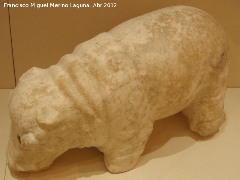 Villa romana de la Estacin - Villa romana de la Estacin. Cerdo de mrmol. Museo Municipal