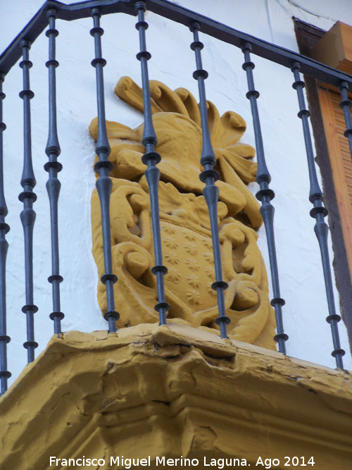Casa del Condestable - Casa del Condestable. Escudo izquierdo