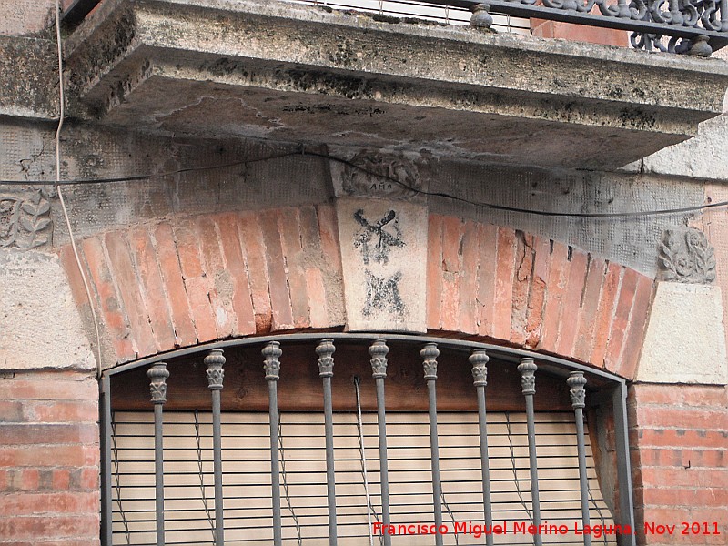 Casa de la Calle Duquesa Victoria nº 8 - Casa de la Calle Duquesa Victoria nº 8. Año y adornos florales