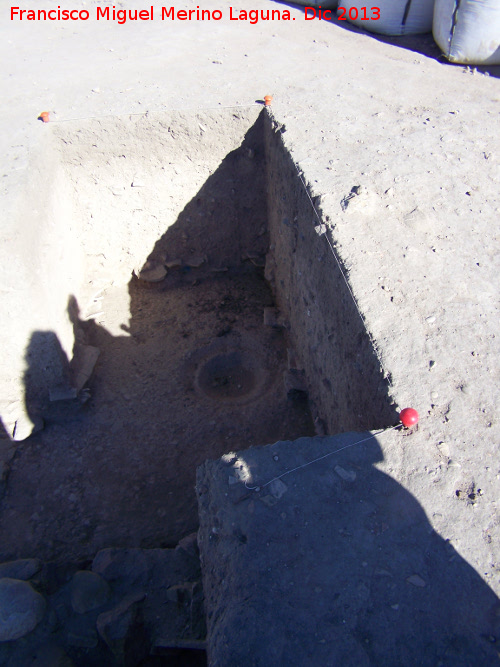 Cstulo. Templo Imperial - Cstulo. Templo Imperial. Apoyadero de tinaja